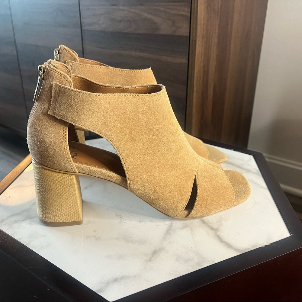 Donald Pliner Perra Sandal camel US 10